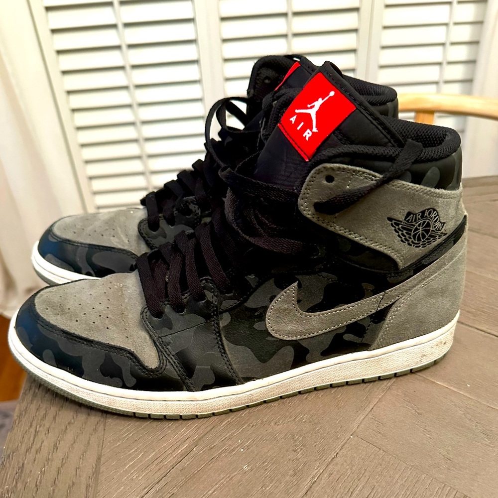Air Jordan 1 dark green with black camo